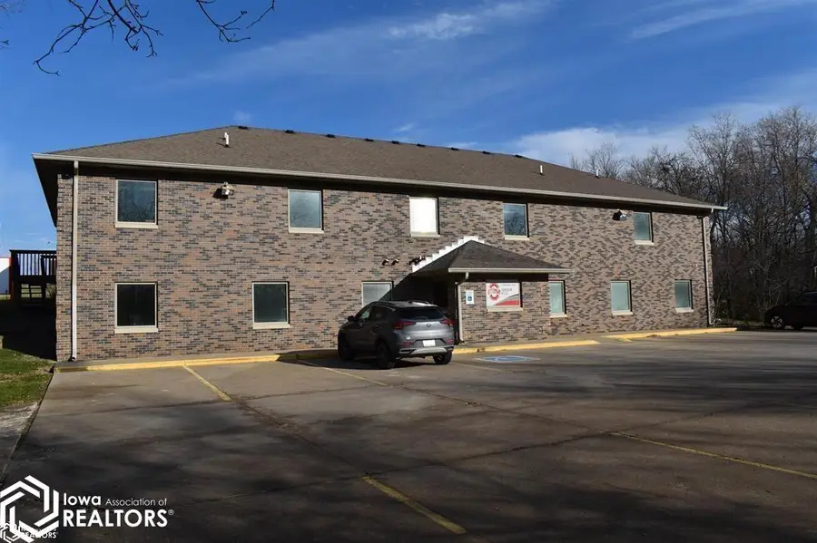 1112 N Van Buren Avenue, Ottumwa, IA 52501 - Image #2
