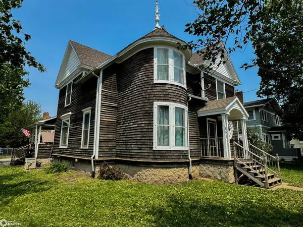 602 Central Avenue E, Hampton, IA 50441