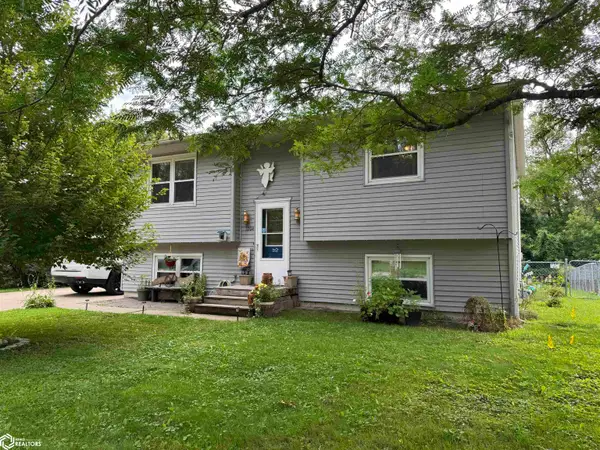 1204 N 6th St, Clear Lake, IA 50428