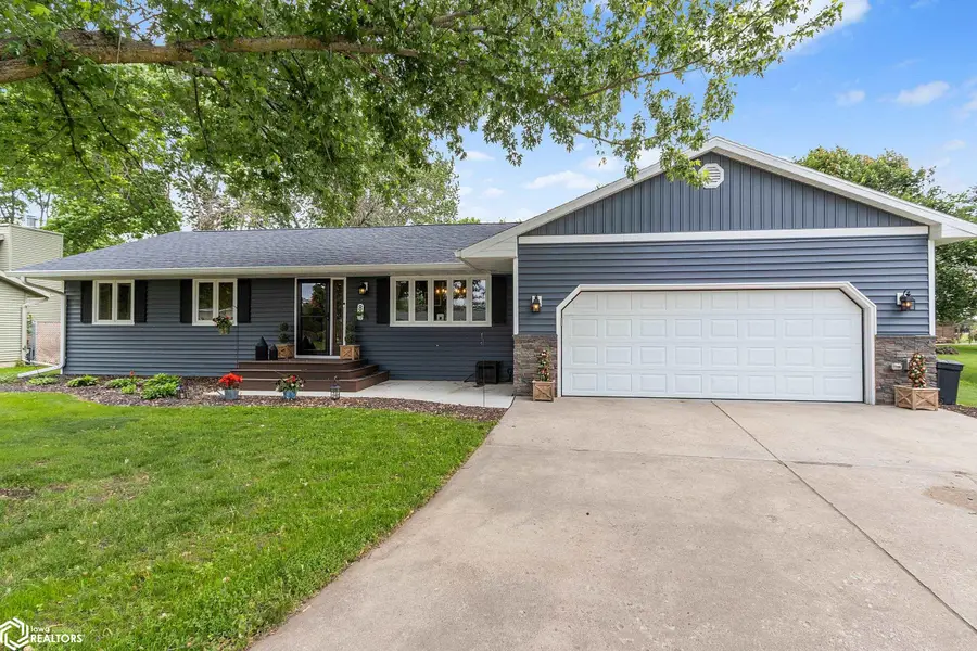 8 Williamsburg Cir, Mason City, IA 50401 - #3