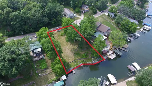 1059 Lakeshore Drive, Brooklyn, IA 52211