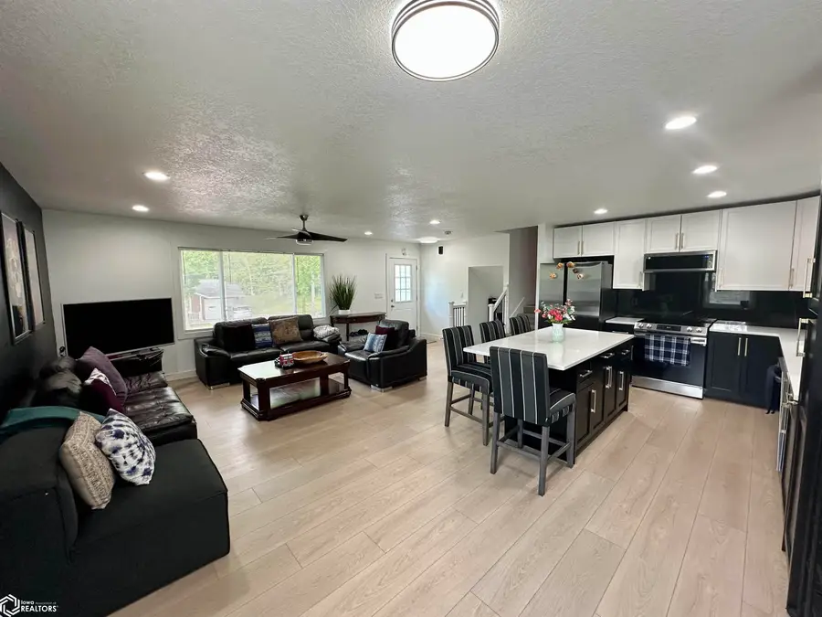 809 Knob Hill Drive, Des Moines, IA 50317 - Image #3