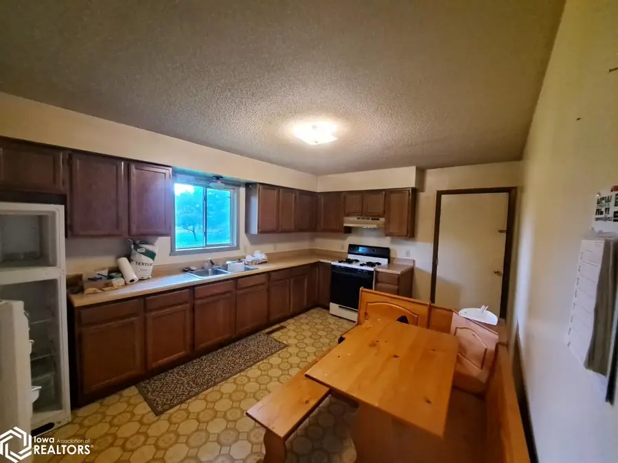 816 W 12th Ave N, Clear Lake, IA 50428 - Image #3