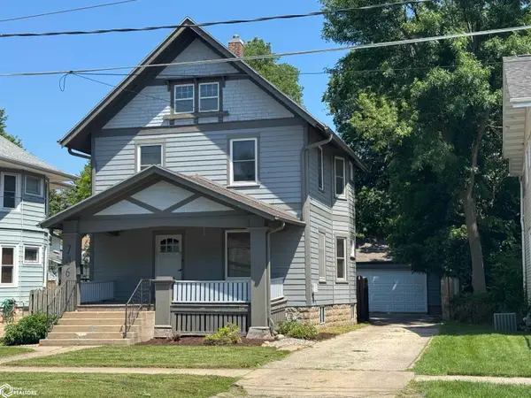 706 7th Avenue N, Clear Lake, IA 50428