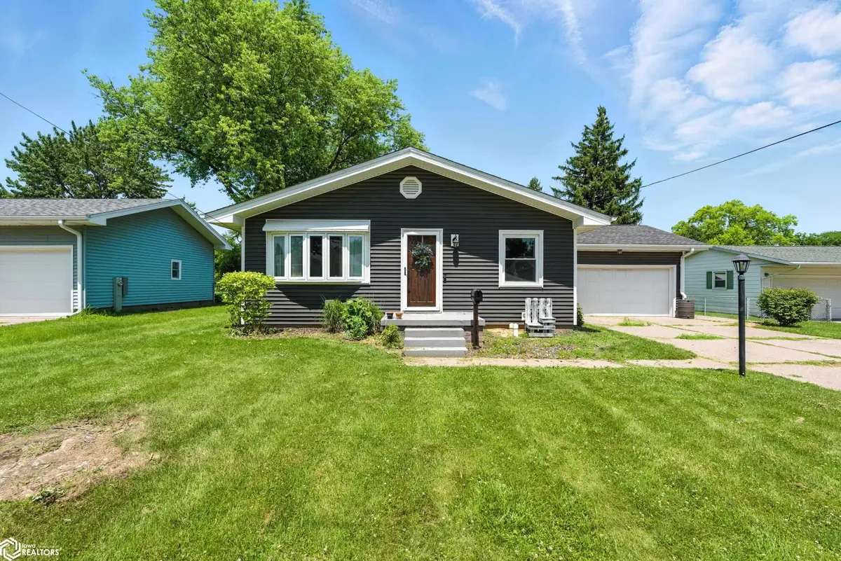 2113 Ridgewood Ave, Muscatine, IA 52761 - Image #1