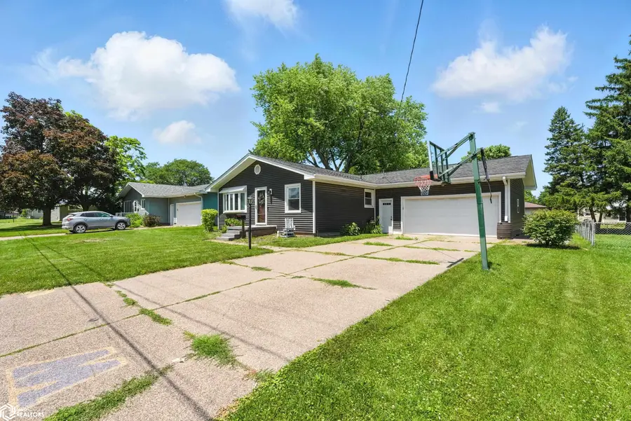 2113 Ridgewood Ave, Muscatine, IA 52761 - Image #2