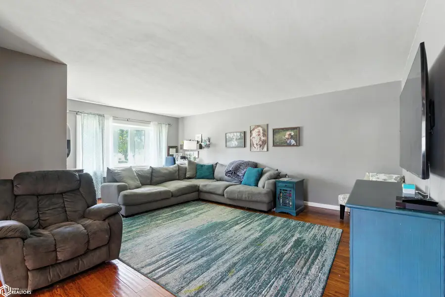 2113 Ridgewood Ave, Muscatine, IA 52761 - Image #3