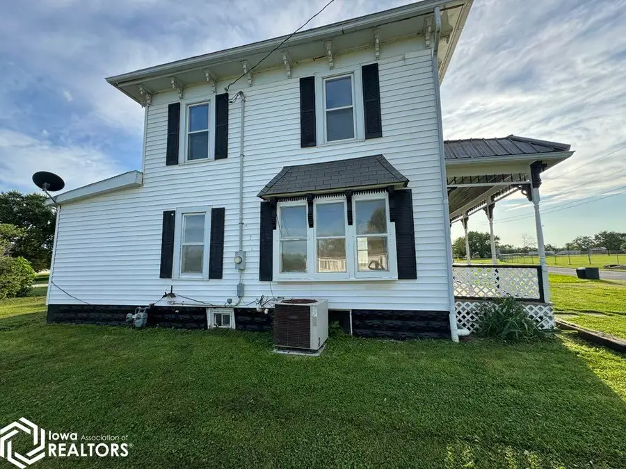 108 Race Street, Cincinnati, IA 52549 - Image #3