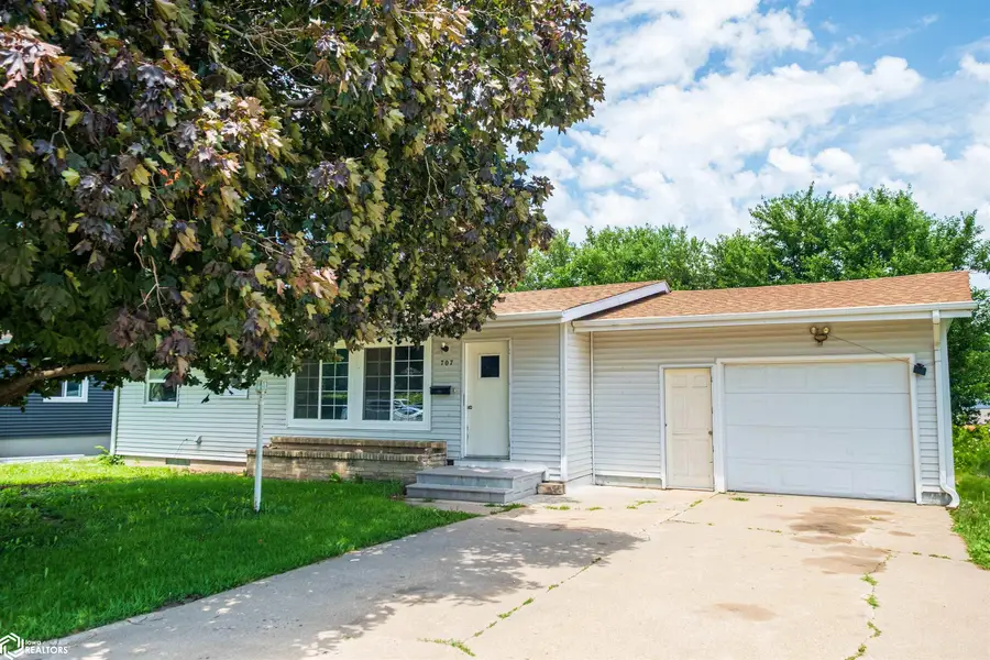 707 E Carleton Street, Toledo, IA 52342 - Image #2