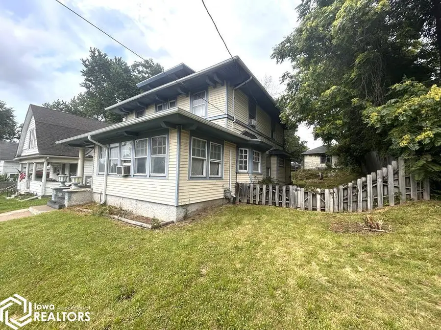 209 W Maple Avenue, Ottumwa, IA 52501 - Image #2