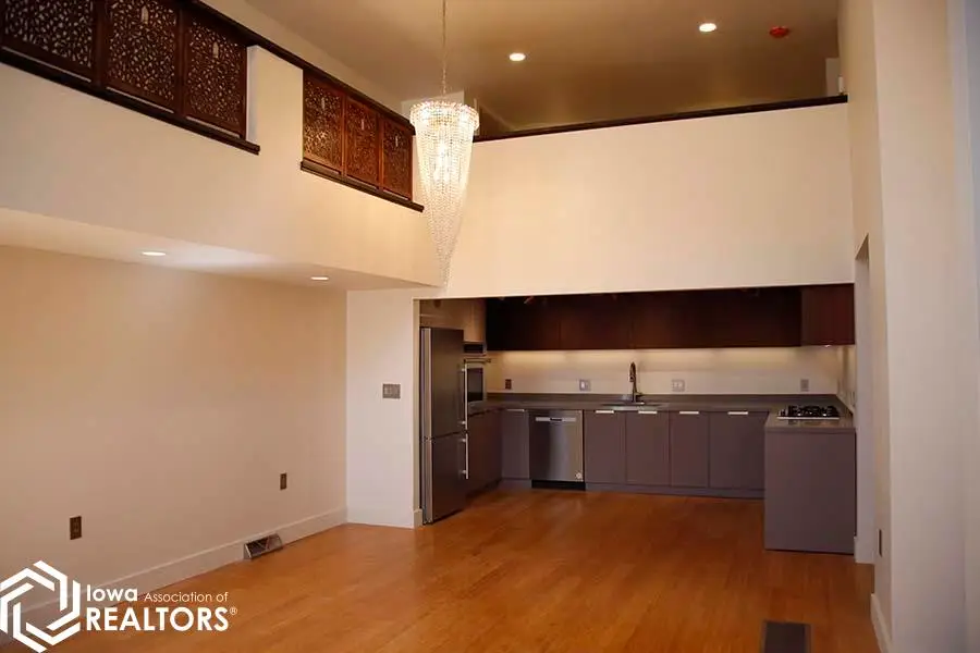 51 E Broadway #101 #101, Fairfield, IA 52556 - Image #2