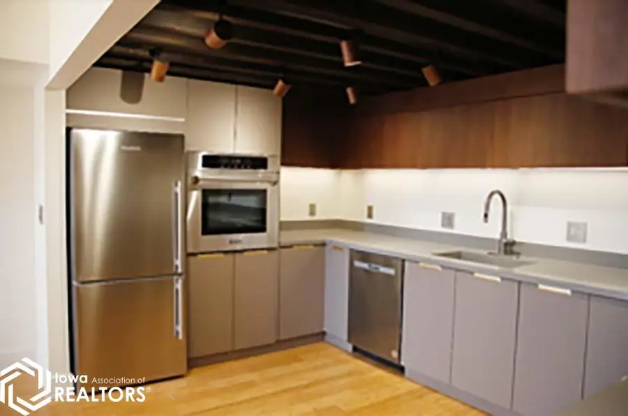 51 E Broadway #101 #101, Fairfield, IA 52556 - Image #3