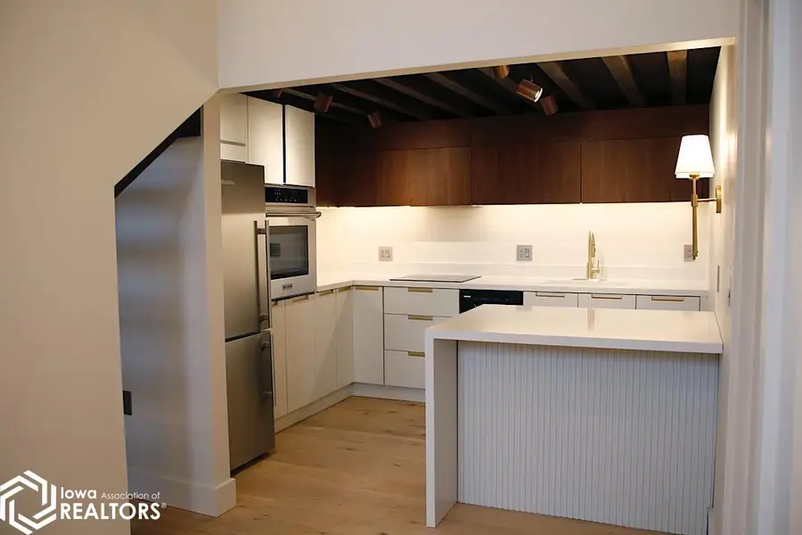 51 E Broadway #102 #102, Fairfield, IA 52556 - Image #2