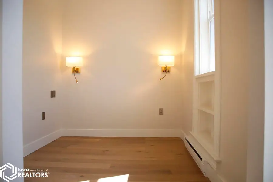 51 E Broadway #203 #203, Fairfield, IA 52556 - Image #3