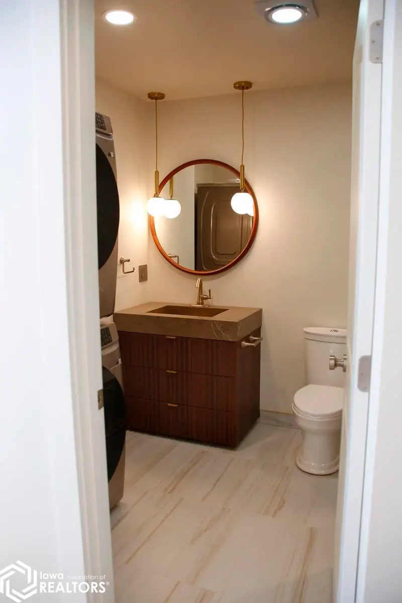 51 E Broadway #204 #204, Fairfield, IA 52556 - Image #2