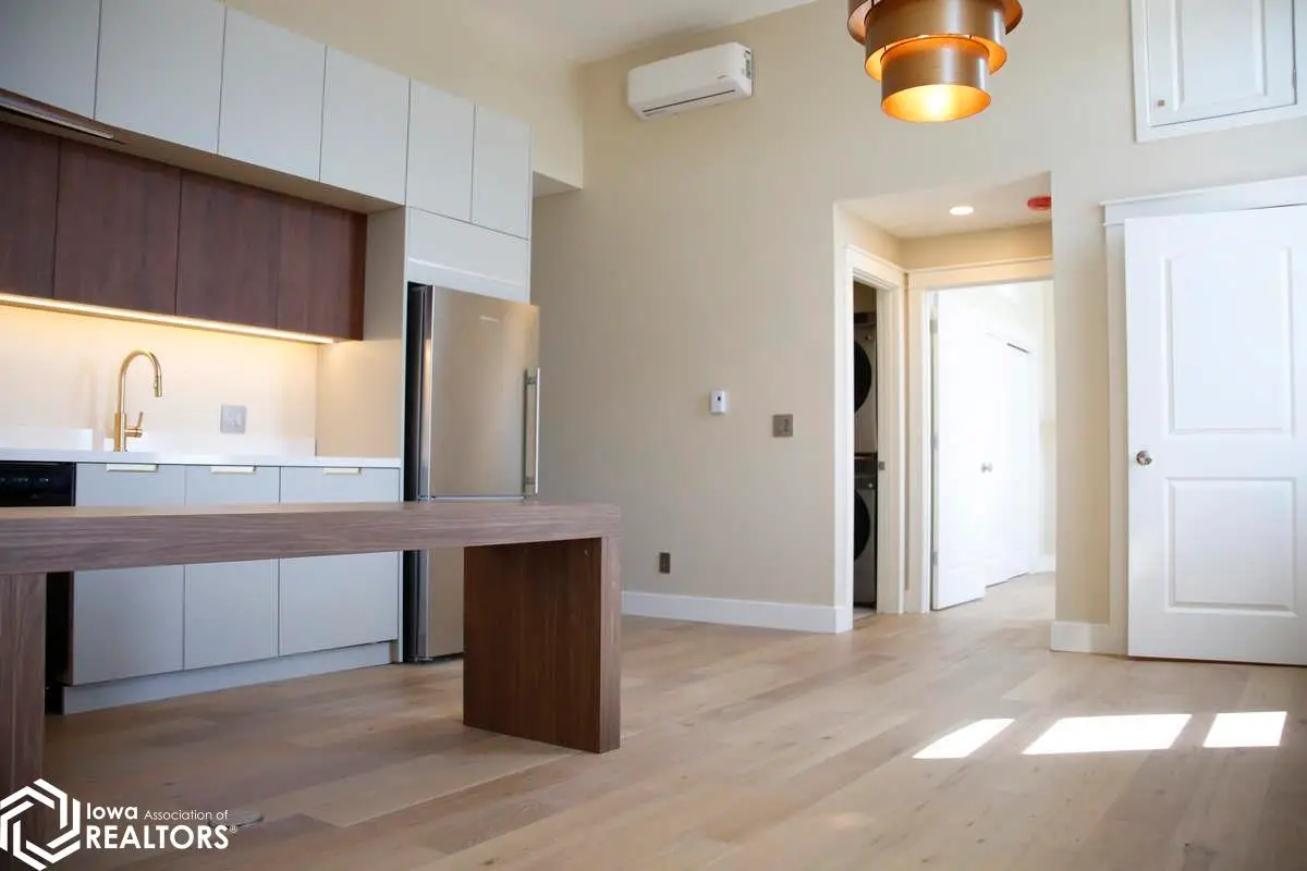 51 E Broadway #302 #302, Fairfield, IA 52556 - Image #1