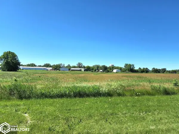 2955 9th Street Sw, Mason City, IA 50401-1458