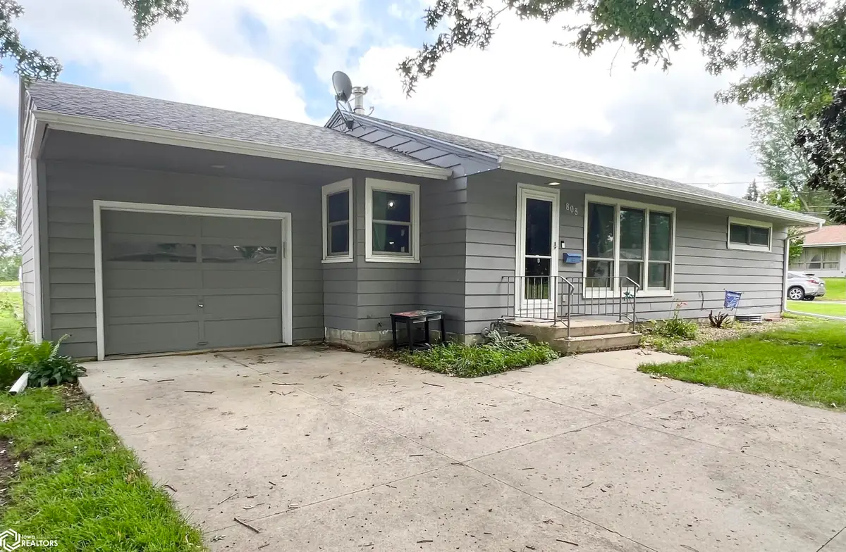 808 E 14th Street S, Newton, IA 50208 - Image #1