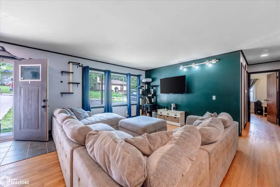 944 Mckenzie Avenue, Council Bluffs, IA 51503 - Image #2