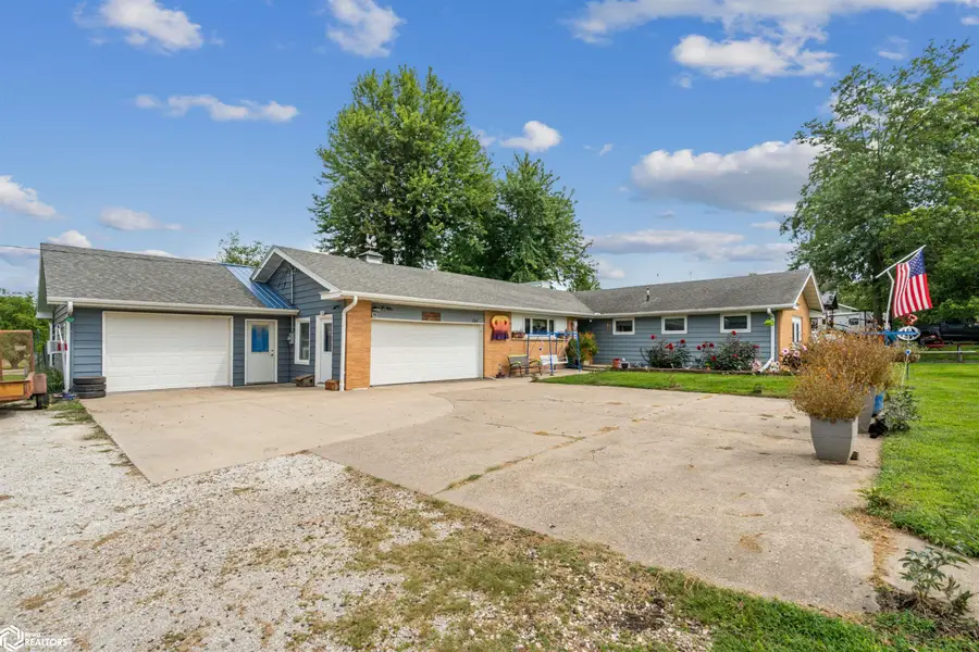 104 S Highland St, Russell, IA 50238-1070 - Image #2