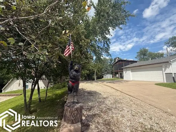 1353 Wilson Avenue, Brooklyn, IA 52211