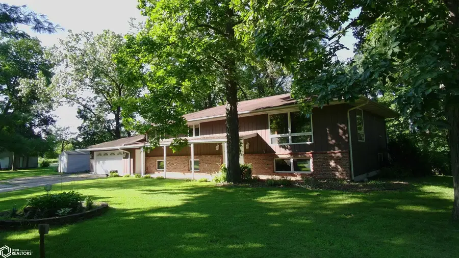 11779 Greenwood Drive, Burlington, IA 52601 - Image #2