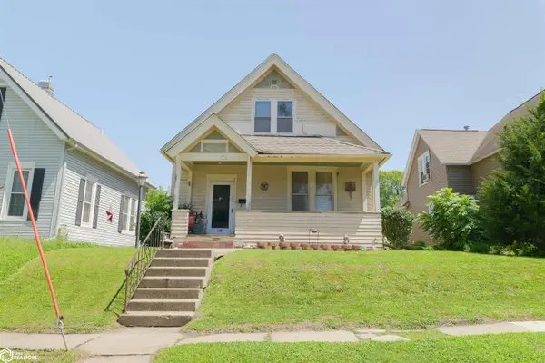 906 S 9th Street, Burlington, IA 52601