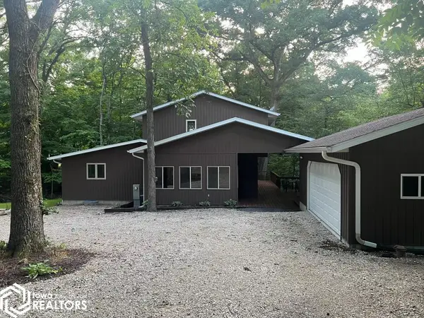 11738 Greenwood Drive, Burlington, IA 52601