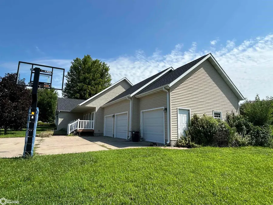 610 S Mulberry Street, New Sharon, IA 50207 - #3