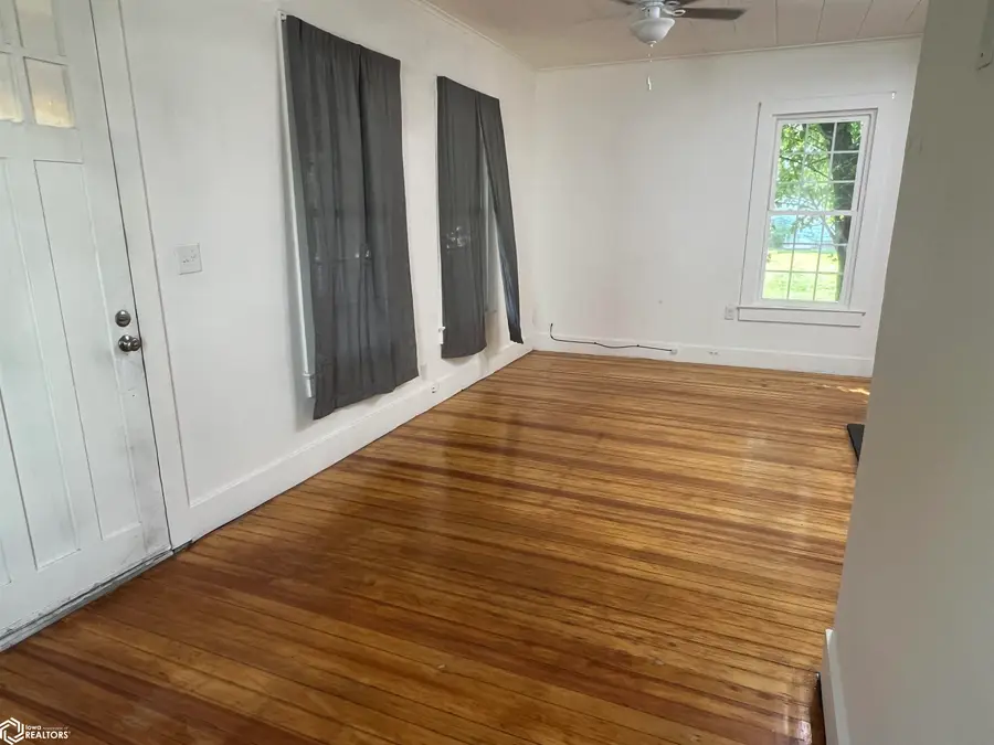 303 & 305 W Kirkwood Avenue, Fairfield, IA 52556 - Image #3