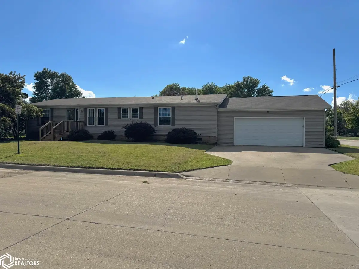 202 Park Place Nw, State Center, IA 50247 - Image #1