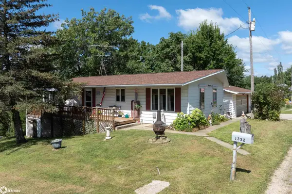1332 Holiday Lane, Brooklyn, IA 52211