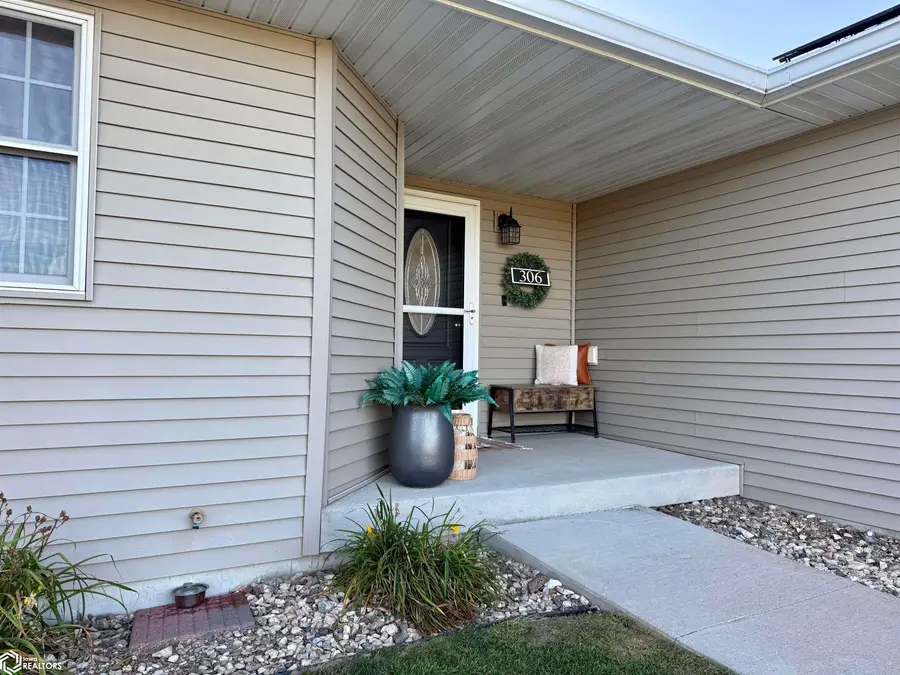 306 Briarwood Bend, Jefferson, IA 50129 - Image #3