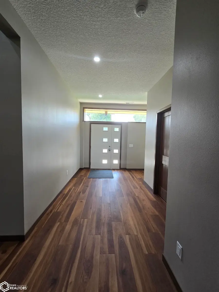 330 N 6th Street, Oskaloosa, IA 52577 - Image #3