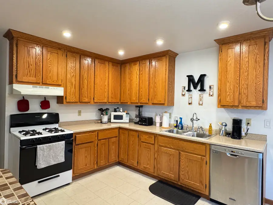 1200 Perkins Avenue, Burlington, IA 52601 - Image #2