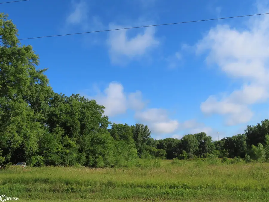 2048 12th Street Ne, Mason City, IA 50401 - #3