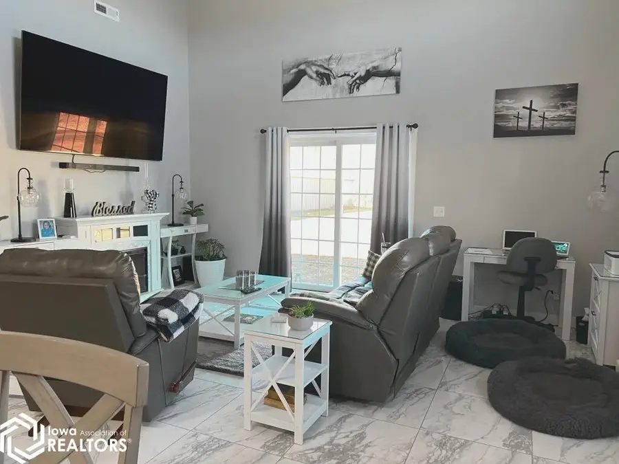 1309 E 12th Street N, Newton, IA 50208 - Image #2