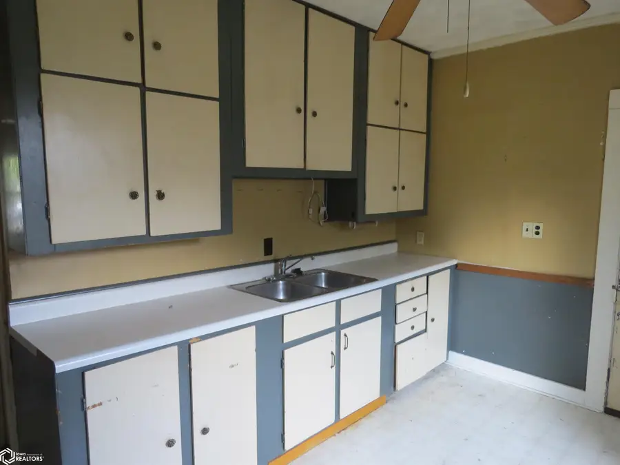 209 W Ash, Winfield, IA 52659 - Image #2