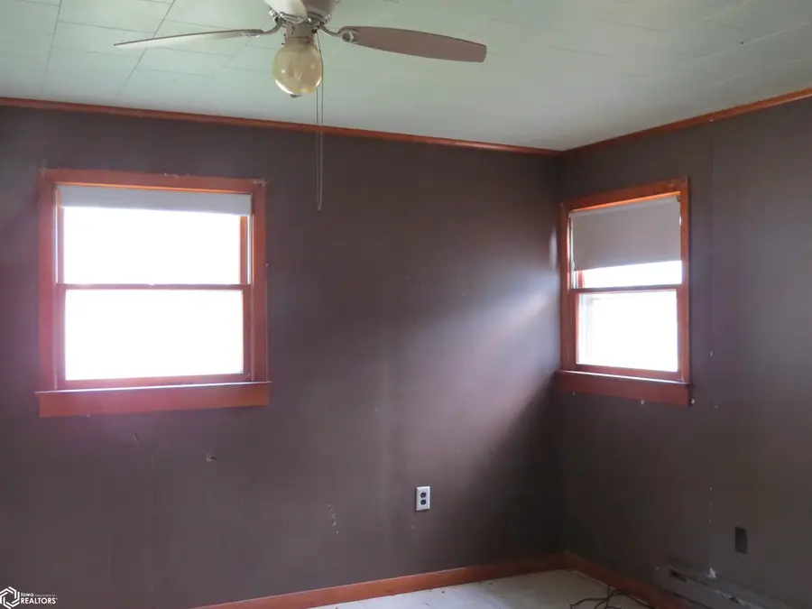 209 W Ash, Winfield, IA 52659 - Image #3