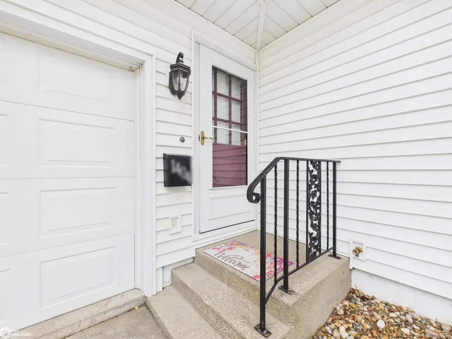 1404 N Van Buren Avenue, Ottumwa, IA 52501 - Image #2