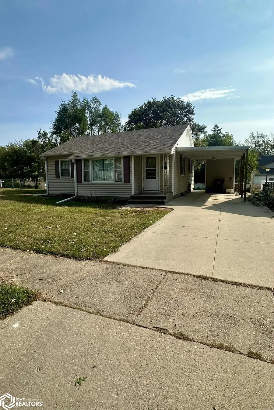 106 N Iowa Avenue, Ottumwa, IA 52501 - Image #2