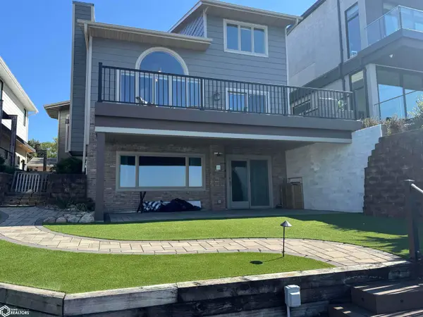 2405 S Lakeview Court, Clear Lake, IA 50428