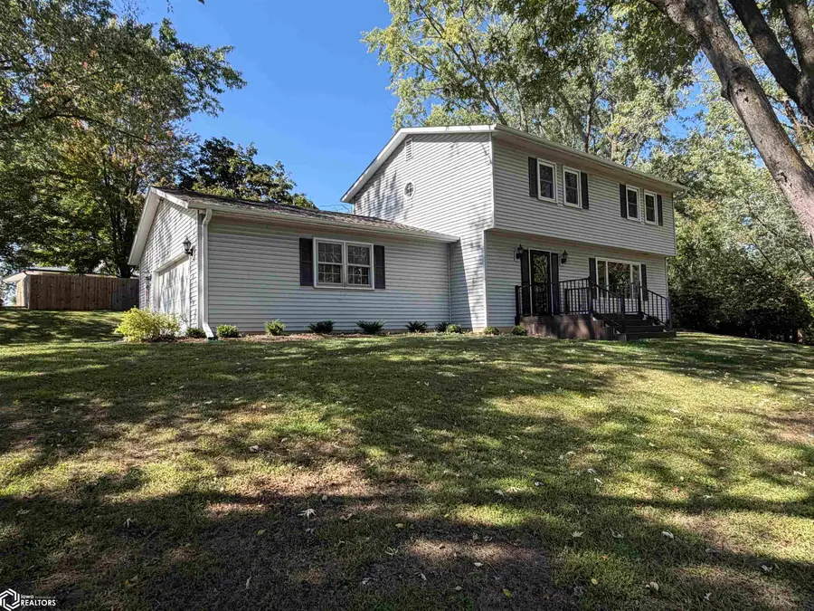 1203 Glenview Circle, Fairfield, IA 52556 - Image #2