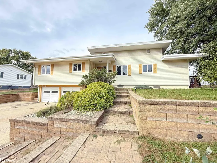 1330 Sunset Drive, Hampton, IA 50441 - Image #2