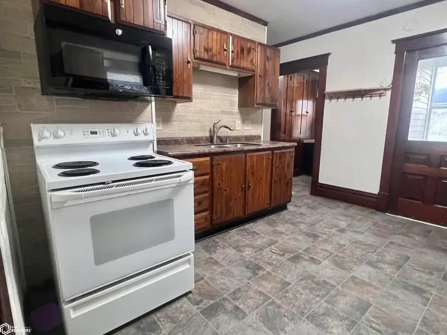 704 J Avenue, Grundy Center, IA 50638 - #3