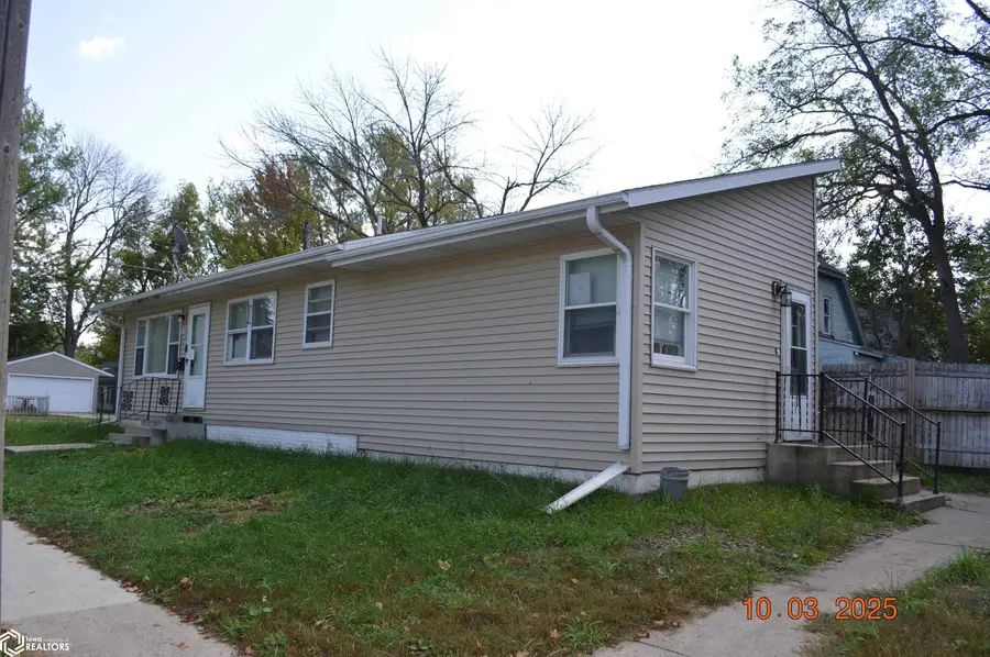 1005 8th Street Sw, Mason City, IA 50401 - #3