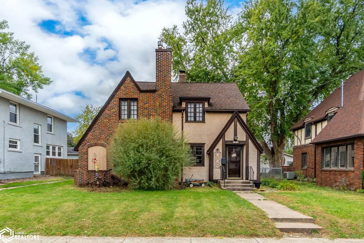 112 S Vermont Avenue, Mason City, IA 50401 - #1