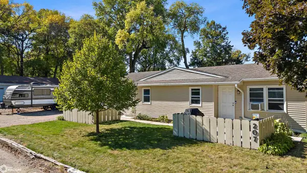 207 8th Avenue S, Clear Lake, IA 50428
