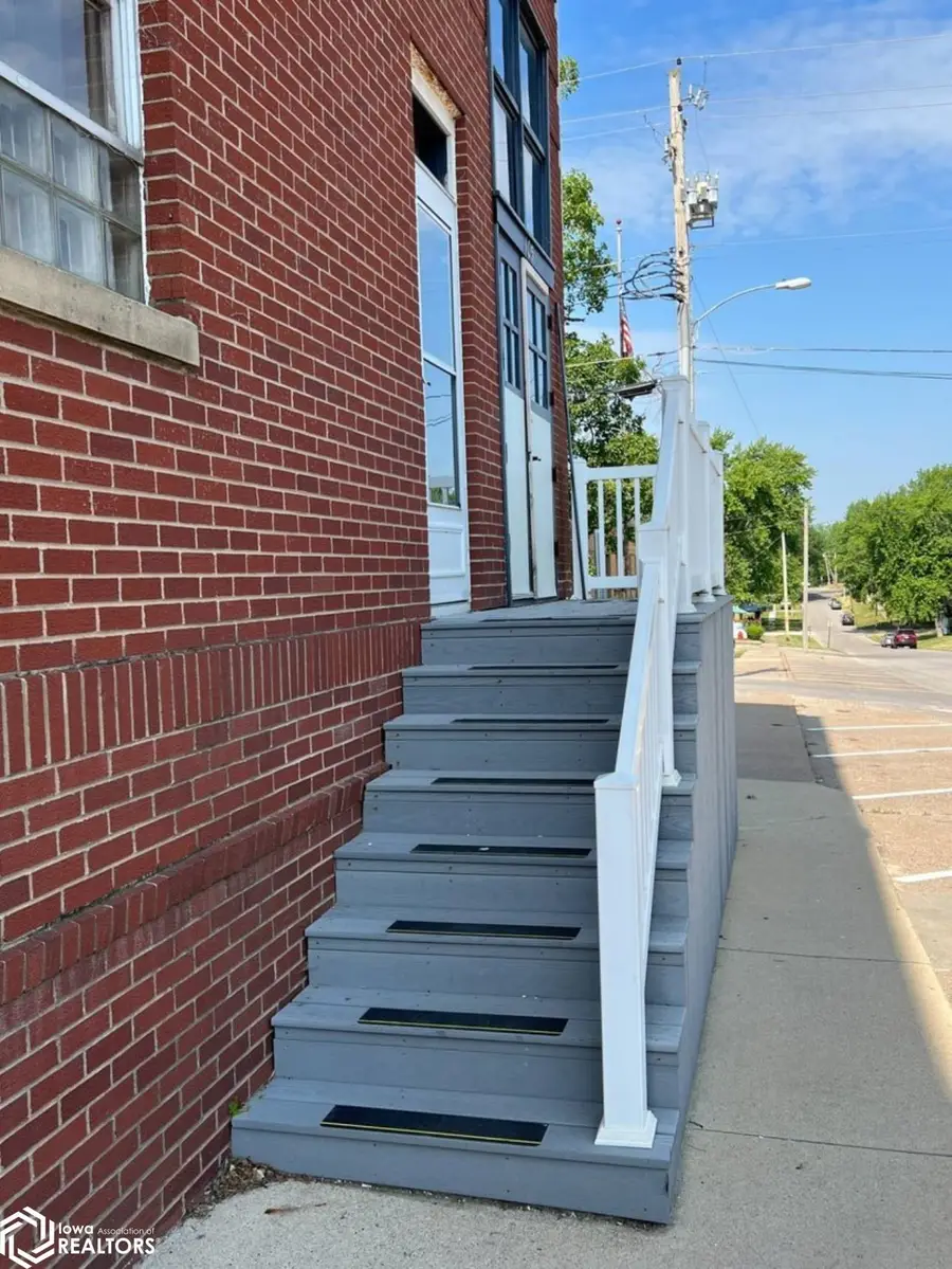 105 1/2 W Washington Street, Sigourney, IA 52591 - Image #3