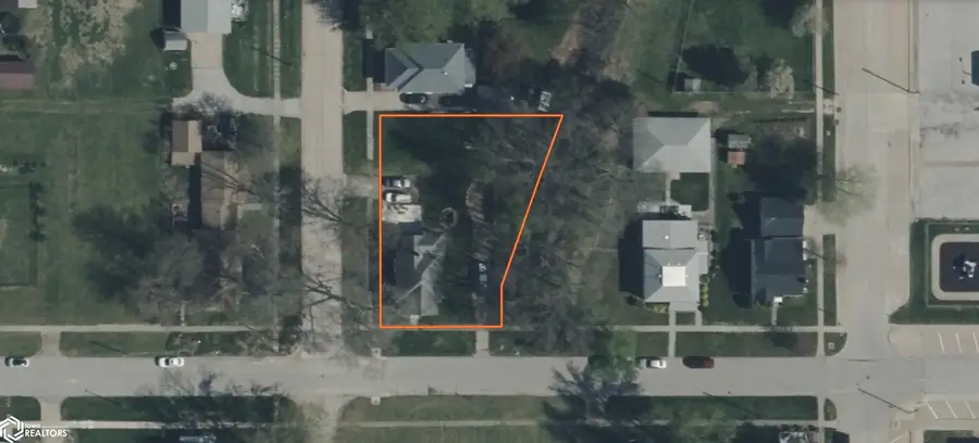 220 W Washington Street, Sigourney, IA 52591 - Image #2